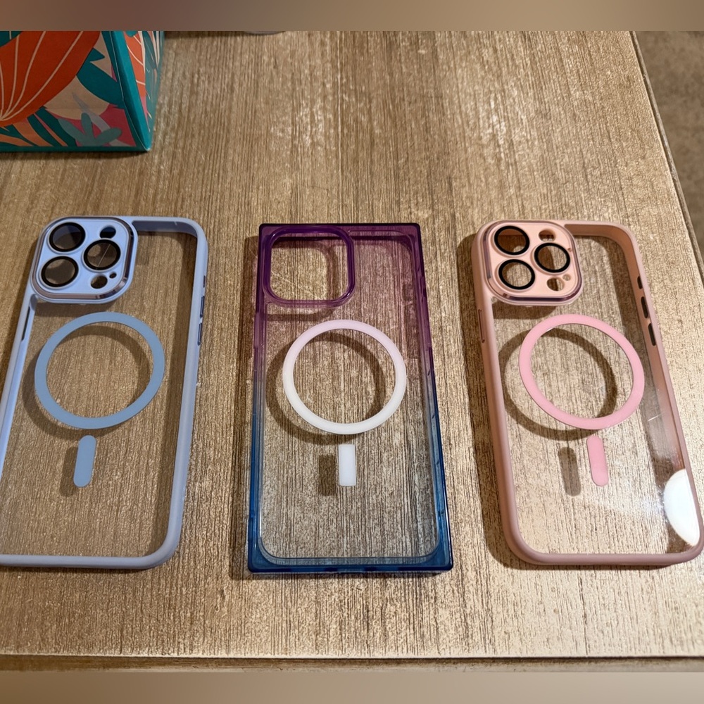 Set of 3 IPhone 15 Pro Max Cases (clear/colored)